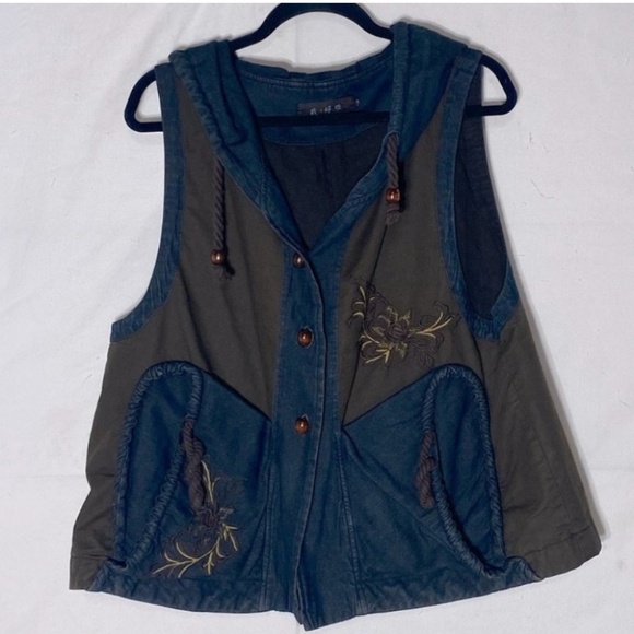 Artisanal Unique Embroidered Vest XXL - Picture 15 of 15